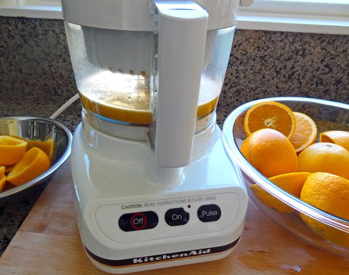 Juicing oranges with the food processor
